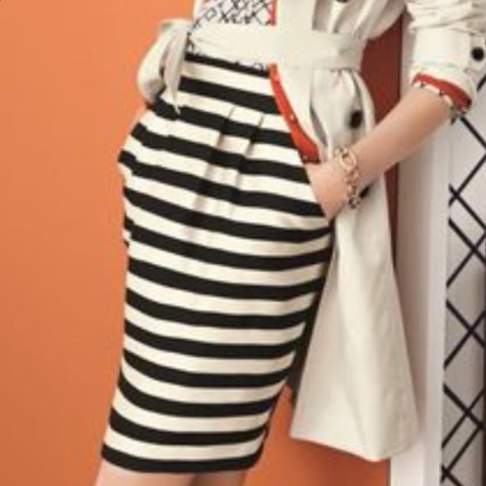 *SOLD*BANANA REPUBLIC BLACK AND WHITE STRIPE SKIRT